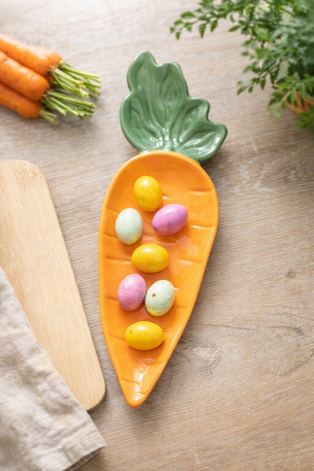 PLATO PARA SERVIR EN FORMA DE ZANAHORIA