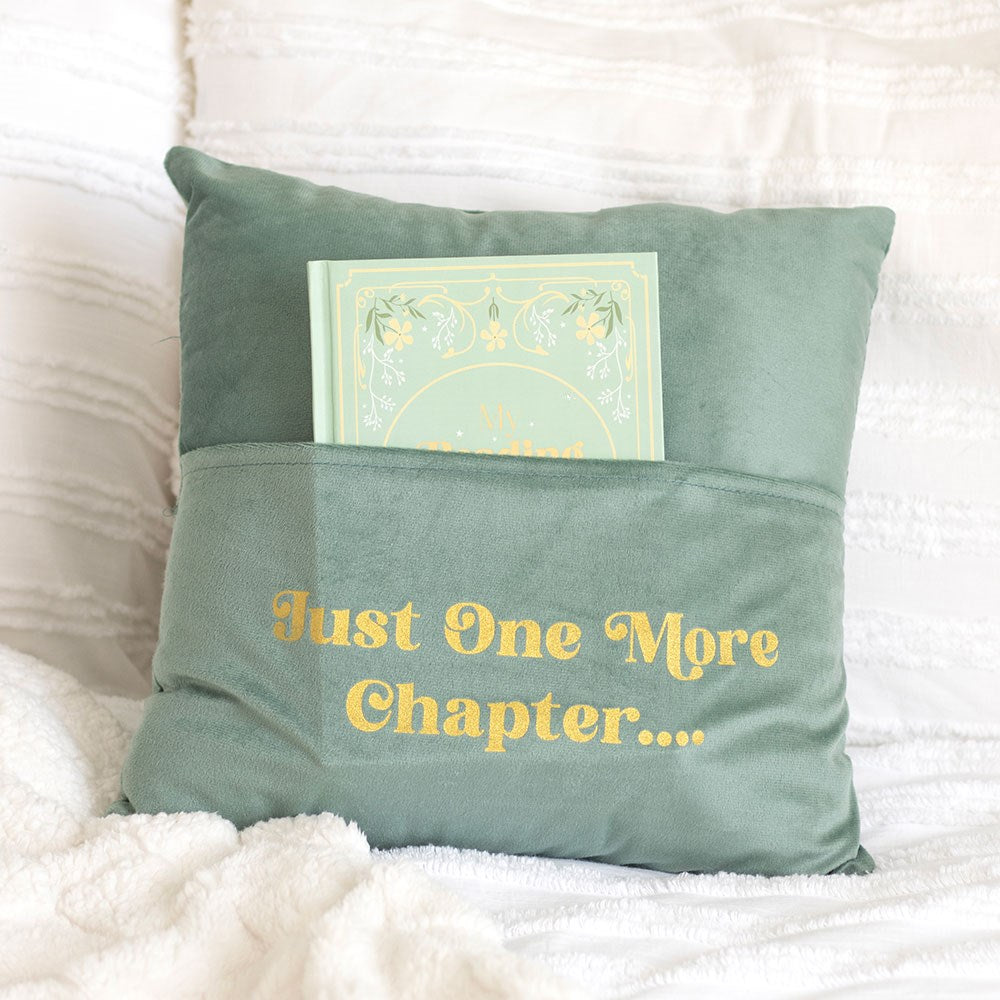 Cojín "Just One More Chapter" con Bolsillo para Libros - Verde Pálido 100% Poliéster