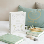 Caja Decorativa Libro Blanco con Detalles Dorados - Organizador Elegante