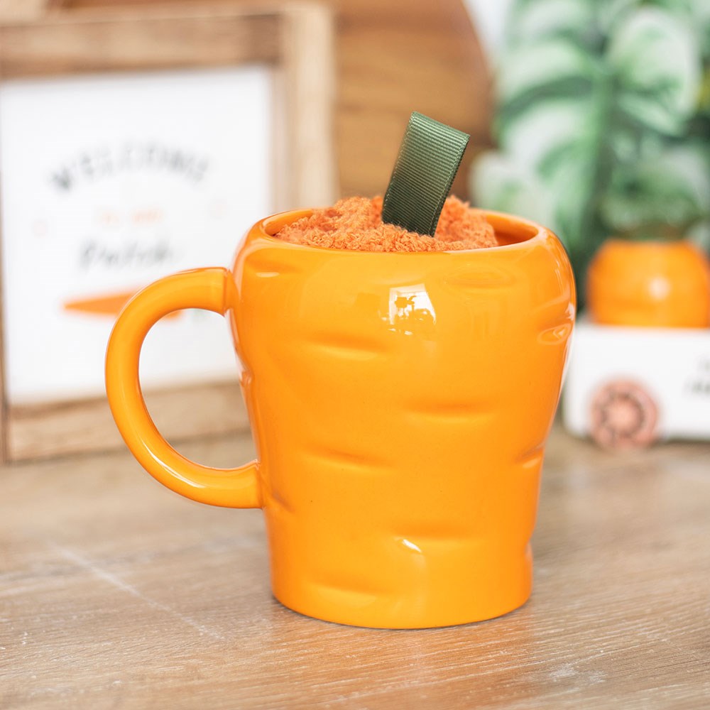 CARROT SHAPED MUG AND SOCK SET