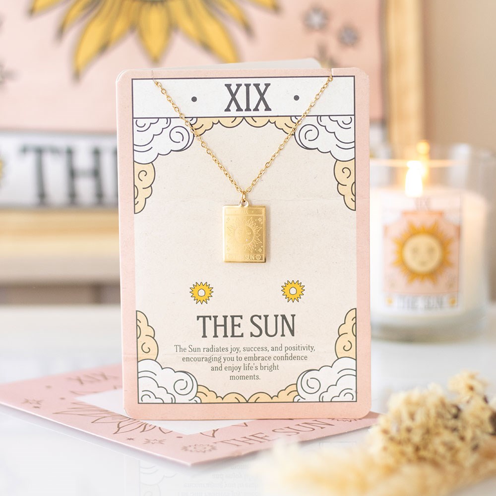 Collar Tarot "El Sol" Dorado - Joya Esotérica con Tarjeta de Felicitación
